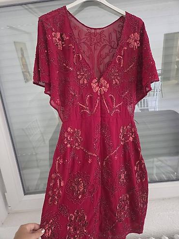 planika baletanke: Elegantna bordo haljina sa ručnim vezom i šljokicama - Boja: duboka — 1