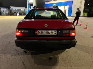 пассат 1993: Volkswagen Passat: 1993 г., 1.8 л, Механика, Бензин, Седан