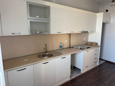 4.5 uzunlugunda keyfiyyetli metbex mebelidir. Hech istifade
