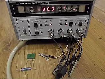roland e 40: Б/у, Инструментальный, 10 Вт, Класс: AB, Каналов: 2 — 4