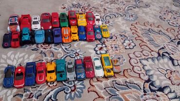 детский игрушки машинки: Машинки,все железные,первый ряд хотвилс. 22 обычных, 12 хотвилс