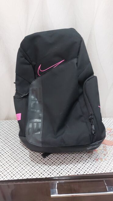 шорты для тренировок: Спортивная сумка Nike Очень большой, поместится очень много чего