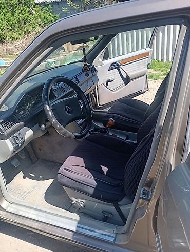 bud e9: Mercedes-Benz W124: 2000 г., Седан — 7