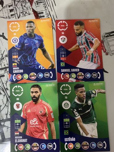футбольный стол: Коллекционные карточки Panini FIFA – набор из 4 штук. Состав набора