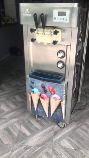 холодильни: Мороженое аппарат в хорошем состоянии
Работает пишите в ватсап