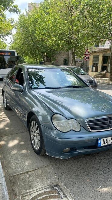 Used Cars: Mercedes-Benz 220: 2.2 l | 2003 year Limousine