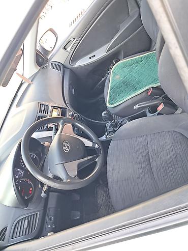 Транспорт: Hyundai Solaris: 2015 г., 1.4 л, Механика, Бензин, Седан — 5