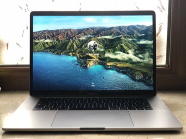 macbook 2017: Macbook pro 15.4 inch ekran. 2017 ci il buraxılışıdı. Touch bar