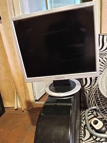 samsung 980: Samsung SyncMaster 713N LCD monitor - Ekran diaqonalı: 17 düym (5:4 — 1