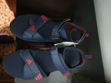sandalet: Kiwi ucun Adidas.dubaydan alinib rammer duz olmadi original