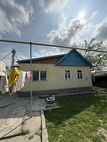 Продажа коттеджей и домов: 🏡 Продаётся жилой дом с хозяйственным двором 📍 Участок — 10 соток 💧 — 1