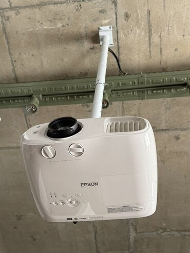 proyekt: Stasionar Proyektor Epson