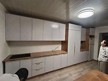 silver kitchen: Кухонный гарнитур в современном стиле - Прямая планировка по длинной — 2