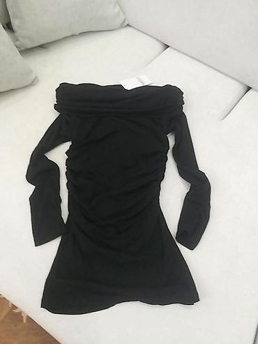 Qara rəngli, uzun model qadın koftası. Şəkildə göründüyü kimi don — 2
