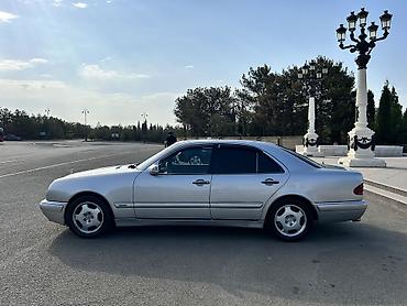 mersedes zaslonka: Mercedes-Benz E 200: 2 l | 1999 il Sedan — 6