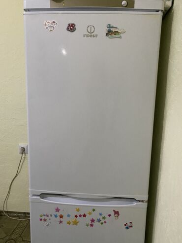 Холодильники: Холодильник Indesit, Б/у, Двухкамерный, 60 * 150 *