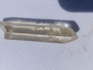 Kristali i minerali: Ovaj prirodni mineralni uzorak prikazuje kombinaciju zemljanih tonova — 13