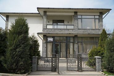 полдома бишкек продажа: Дом, 365 м², 5 комнат, Агентство недвижимости, Дизайнерский ремонт