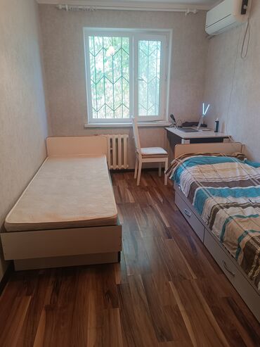 дом с бассейном посуточно бишкек: Сдается одно койко место в комнате, в трёх комнатной квартире. Мужчина
