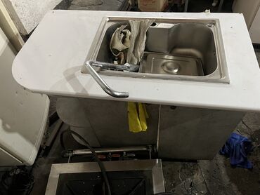 накопительный бак для воды в частном доме цена: Две мойки за 585 сом . Состояние - по фото видно . Мойки целые