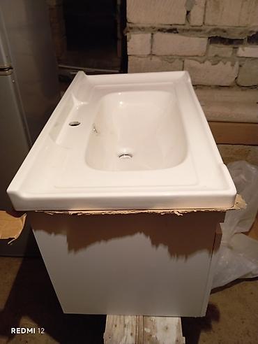 yeni qorka: Ağ rəngdə vanna otağı üçün lavabo, güzgü və alt dolab dəsti 80-lıq — 4