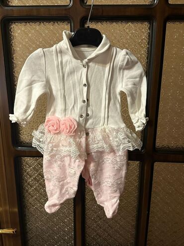 Uşaqlar üçün digər geyimlər: Qız uşaqları üçün ziyafət/libas dəsti – 4 fərqli model 1) Ağ zərif — 8