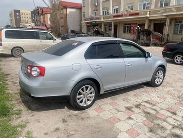 Volkswagen: Volkswagen Jetta: 2010 г., 1.6 л, Механика, Бензин, Седан