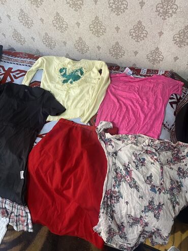 Digər qadın geyimləri: 100 yaxındı hamısın götürene 1 manatdan tek-tek 1.50 — 9