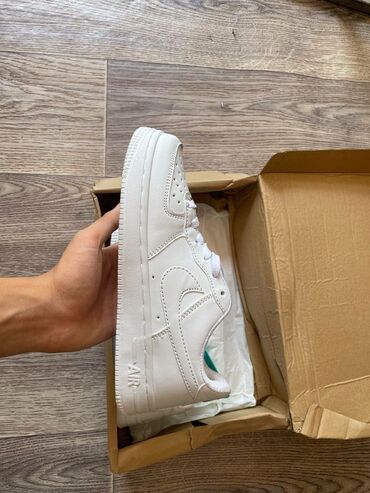 темно синего цвет с: Кроссовкалар, 37, Nike, Жаңы, түсү - Ак, Акылуу жеткирүү