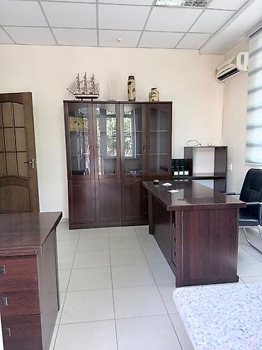 office table: Офисный комплект мебели из темного дерева (венге) Комплект включает — 1