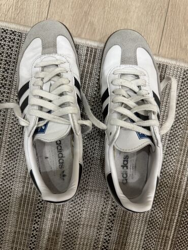 футбольный кеды: Кроссовки, 39, Adidas, Б/у, цвет - Белый, Самовывоз