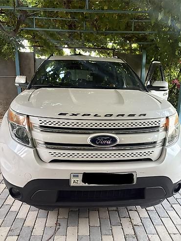 yan guzguler: Ford Explorer Limited – ağ rəngli, 7 yerlik tam ölçülü SUV — 2