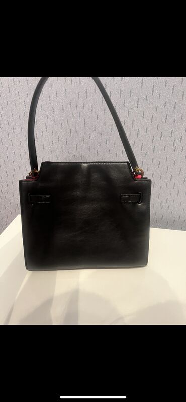 Çantalar: Temiz deridi. Bezi yerlerinde atma var, istifadeye engel deyil. Xahish — 3