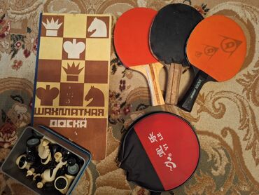 Настольные игры: Подаю спортивный инвентарь, шахматы, теннисные ракетки