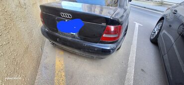 Audi: Audi A4: 1.8 l | 2000 il Sedan