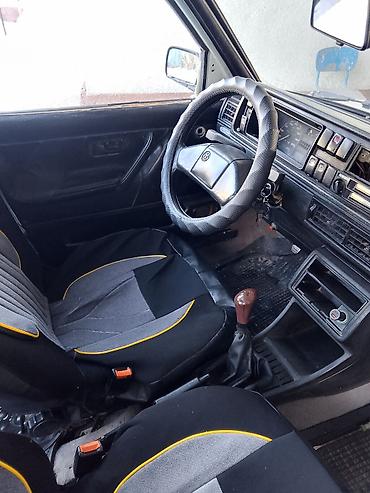 Volkswagen: Volkswagen Jetta: 1988 г., 1.8 л, Механика, Седан — 2