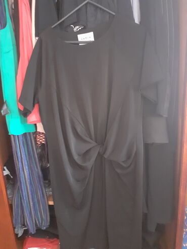 haljina sa sljokicama: L (EU 40), color - Black, Evening, Short sleeves