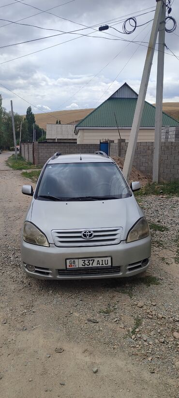 обмен на авто с доплатой: Toyota Avensis: 2002 г., 2 л, Механика, Дизель, Минивэн