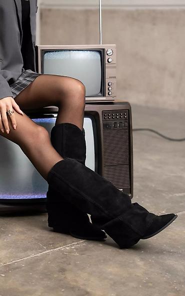 Kako do savršenog "street style" izgleda? 🔎 Često kupiš obuću pa se na lalafo.rs Kako do savršenog "street style" izgleda? 🔎 Često kupiš obuću pa se
