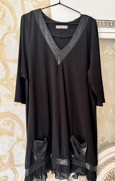 Kürklər: - Tünd qəhvəyi rəngdə xəz. Ölçü 44-48, 2 dəfə toya geyinilib, əla — 12