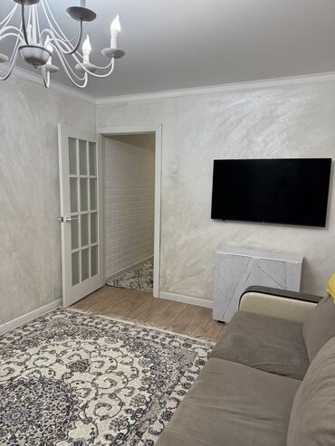 дом или квартира в бишкеке в аренду: 2 комнаты, 50 м², 104 серия, 4 этаж, Старый ремонт