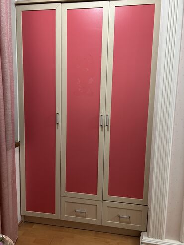 Dolablar: İşlənmiş, Açılan, 3 qapılı Düz dolab, Qarderob, paltar dolabı