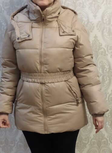 женские белые кроссовки: Qadınlar üçün qışlıq şişmə kurtka - Rəng: bej - Model: bel hissəsi