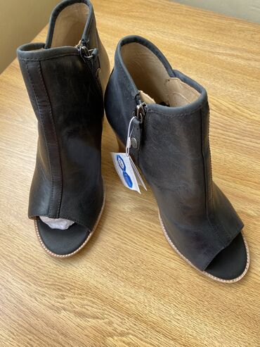 geox женская обувь: Фирменные женские босоножки. (Geox) Размер 36. Кожаные, удобные. Для