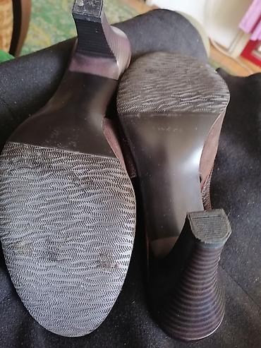 obuca metro patike: Ženske cipele na potpeticu, braon boje. - Model: slingback (kaiš oko — 2