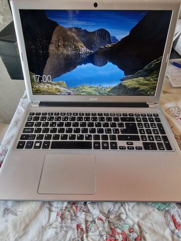 Acer: Acer laptop u srebrnoj boji, pogodan za svakodnevnu upotrebu. Tanak — 5