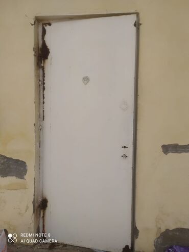 Lyuk qapaqları: Demir qapi 
70azn
Bineqedi 5554 leli
