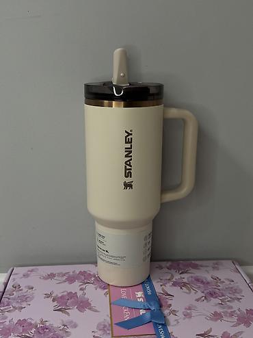 Другие комплектующие: Термокружка Stanley The Quencher H2.0 Tumbler, 40 oz (1,18 л) Топовые at lalafo.kg — 29 Другие комплектующие: Термокружка Stanley The Quencher H2.0 Tumbler, 40 oz (1,18 л) Топовые — 29