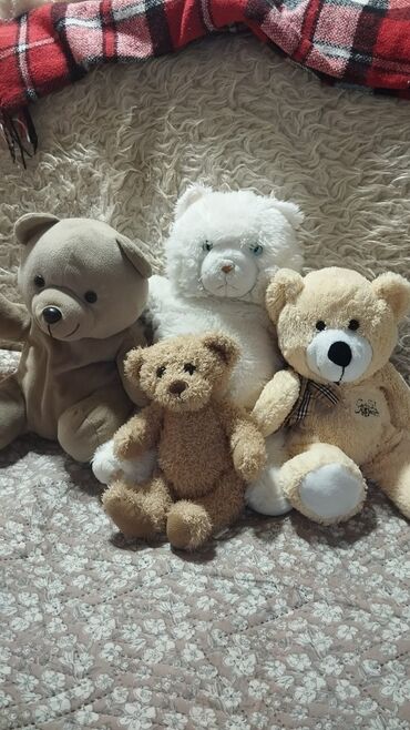 Игрушки: Плюшевые игрушки — набор Описание:Б/у - Мягкие игрушки разных — 2