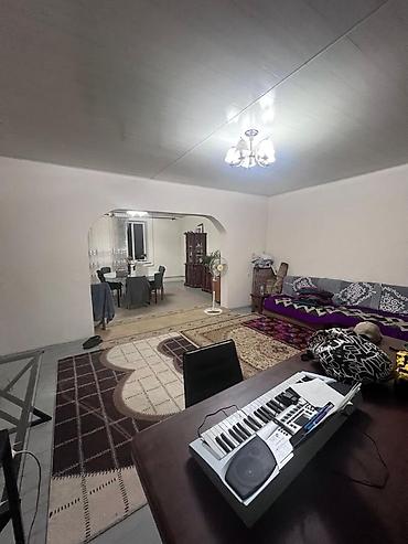 Продажа коттеджей и домов: Продаю дом район Кудайбергена по ул.Маданият . 2 этажа кирпичный, на 1 — 2